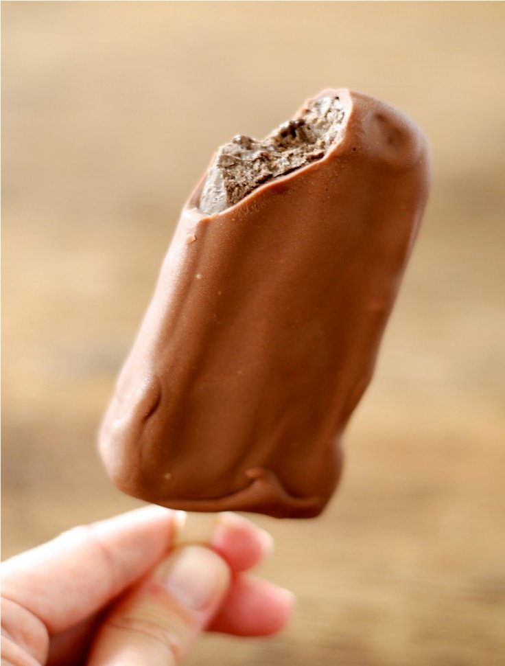 მარტივი რეცეპტი: როგორ მოვამზადოთ სახლში შოკოლადის პლომბირი