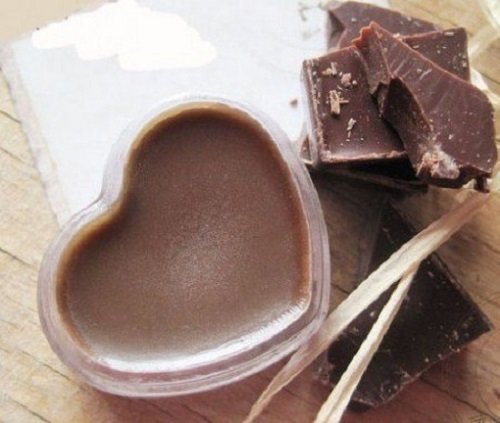 შოკოლადის ბლესკი ტუჩებისთვის - გასაოცარი აღმოჩენა მხოლოდ ლამაზმანებისთვის!