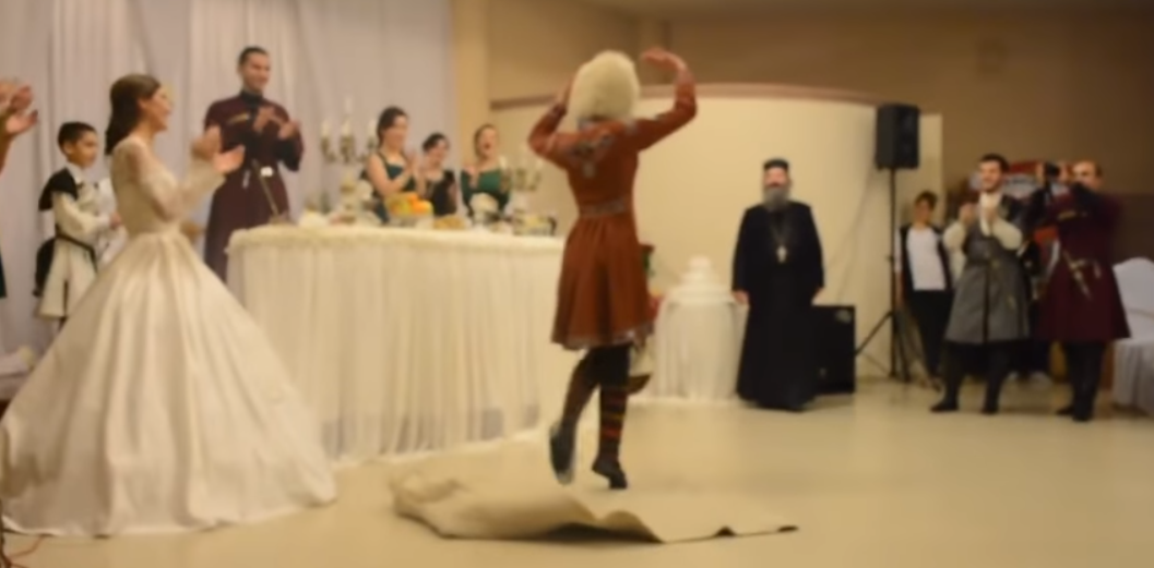 ჩეჩნურ-ქართული ცეკვა ქორწილში