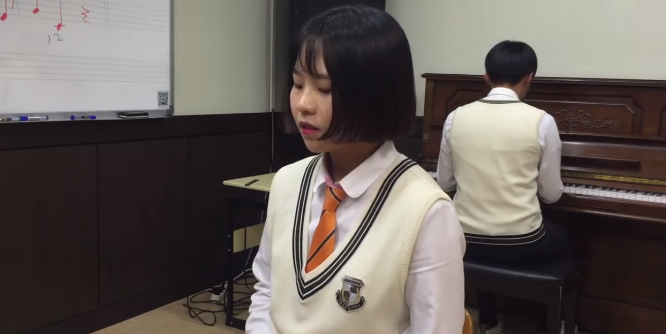 კორეელი მოსწავლე ადელის ახალი სიმღერის საშუალებით, ძალიან პოპულარული გახდა ! (ვიდეო)