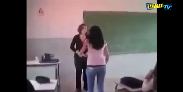 სკანდალი ქართულ სკოლაში: მასწავლებელმა და მოსწავლემ ერთმანეთს ფიზიკური შეურაწყოფა მიაყენეს